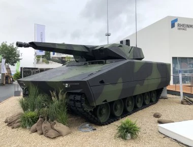 Το θηριώδες ΤΟΜΑ Lynx KF41 στην Αυστραλία με An-124 (βίντεο)